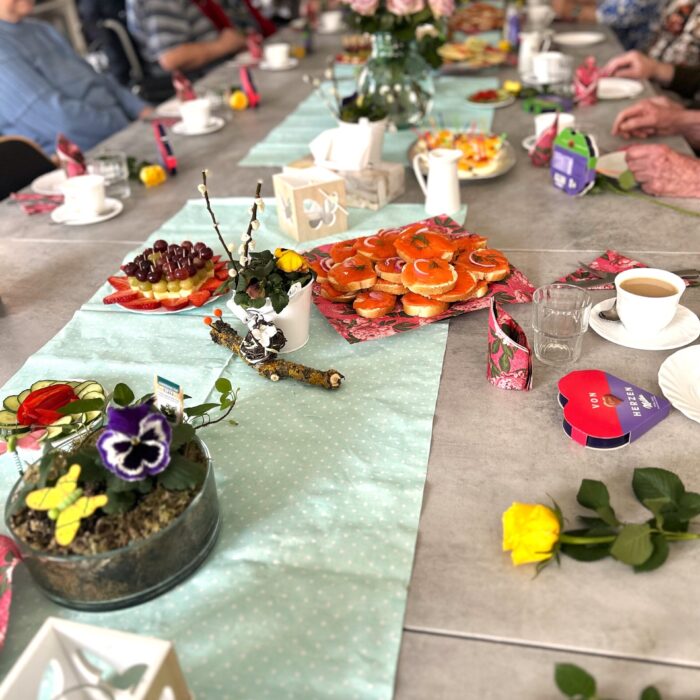 Tisch mit Leckereien