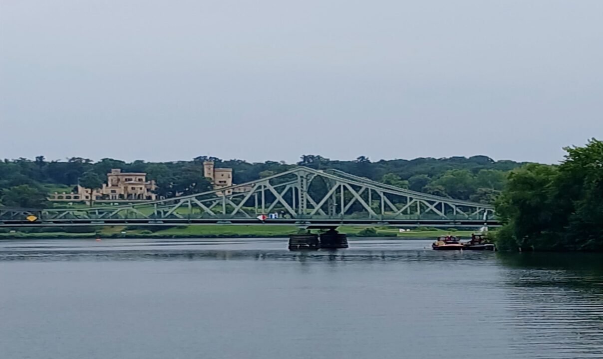 Eine Brücke